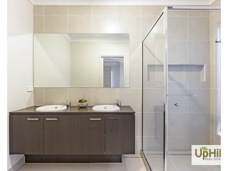 64 Kilmarnock Way, Clyde North VIC 3978