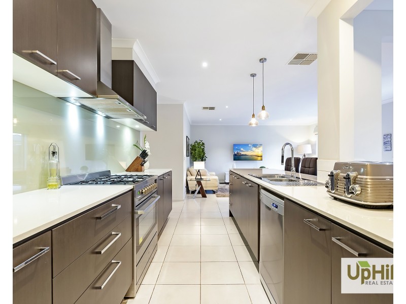 64 Kilmarnock Way, Clyde North VIC 3978