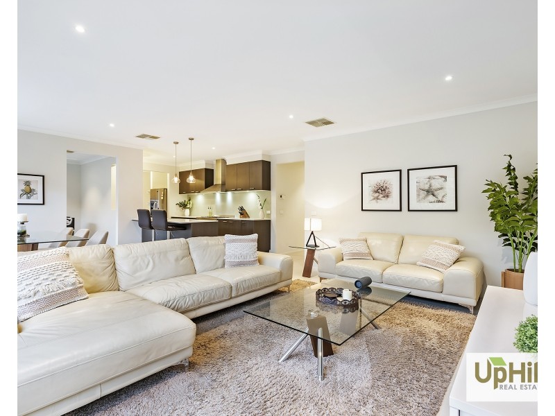 64 Kilmarnock Way, Clyde North VIC 3978