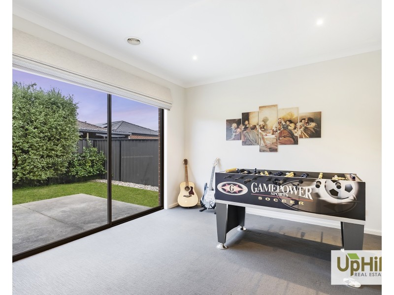 64 Kilmarnock Way, Clyde North VIC 3978