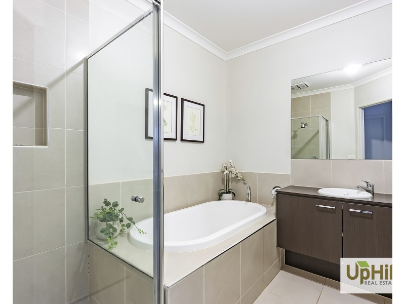 64 Kilmarnock Way, Clyde North VIC 3978