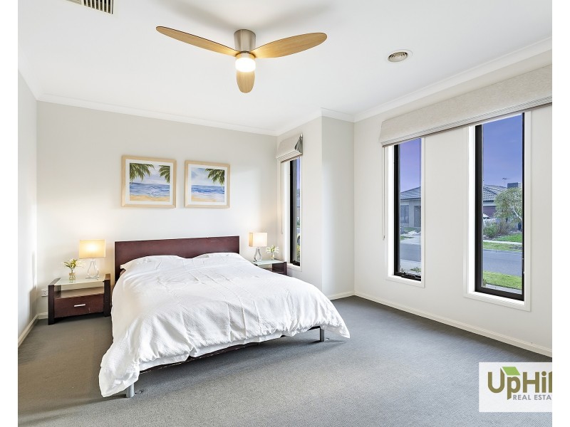 64 Kilmarnock Way, Clyde North VIC 3978