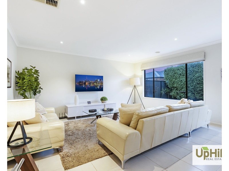 64 Kilmarnock Way, Clyde North VIC 3978