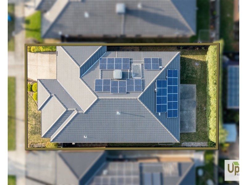 64 Kilmarnock Way, Clyde North VIC 3978