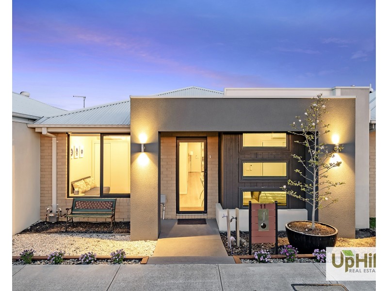 11 Emanda Lane, Clyde North VIC 3978