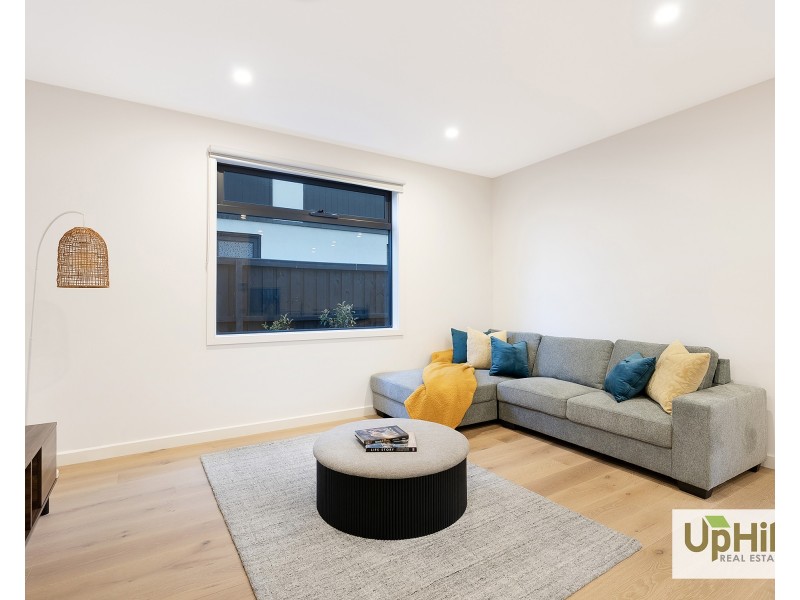 8 Ritz View, Cranbourne North VIC 3977