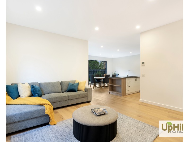 8 Ritz View, Cranbourne North VIC 3977