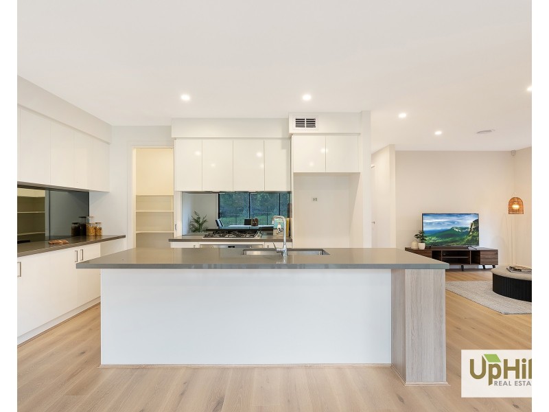 8 Ritz View, Cranbourne North VIC 3977