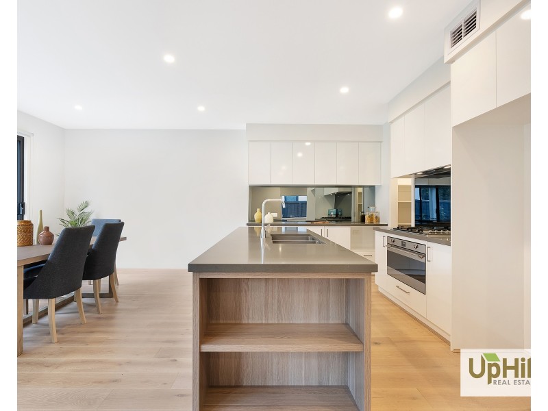8 Ritz View, Cranbourne North VIC 3977