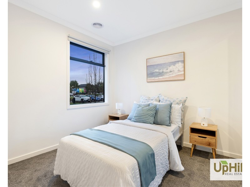 8 Ritz View, Cranbourne North VIC 3977