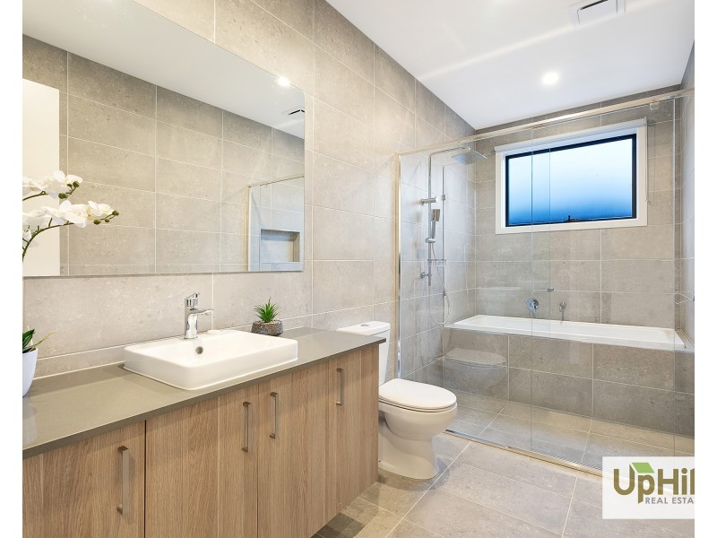8 Ritz View, Cranbourne North VIC 3977