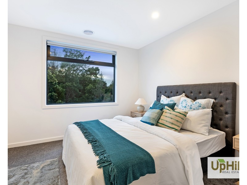 8 Ritz View, Cranbourne North VIC 3977