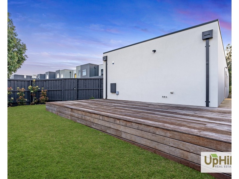 8 Ritz View, Cranbourne North VIC 3977
