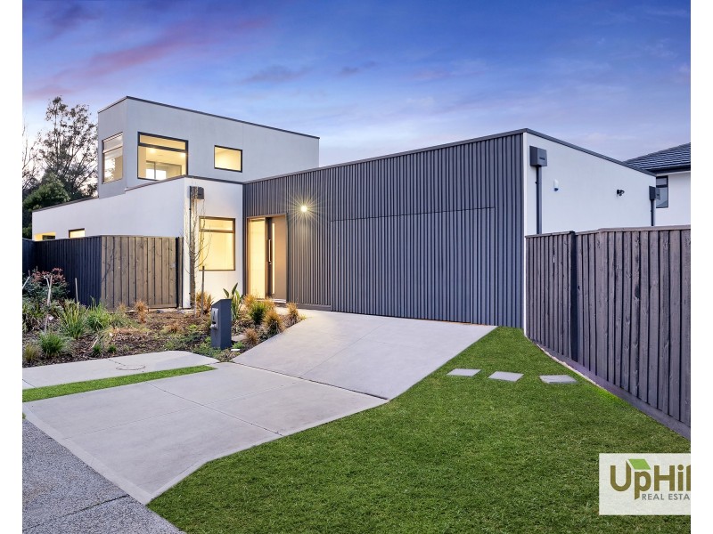8 Ritz View, Cranbourne North VIC 3977