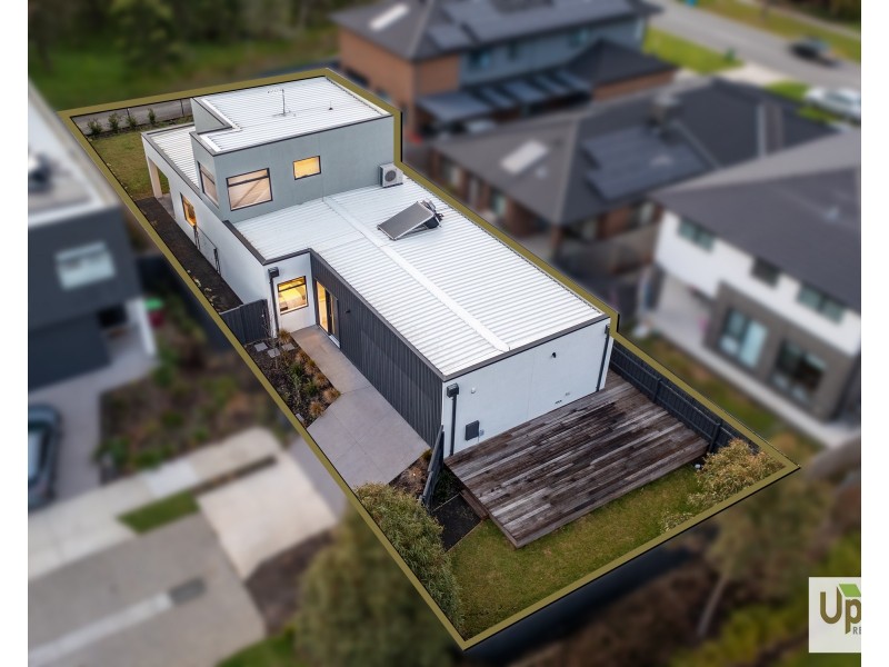 8 Ritz View, Cranbourne North VIC 3977