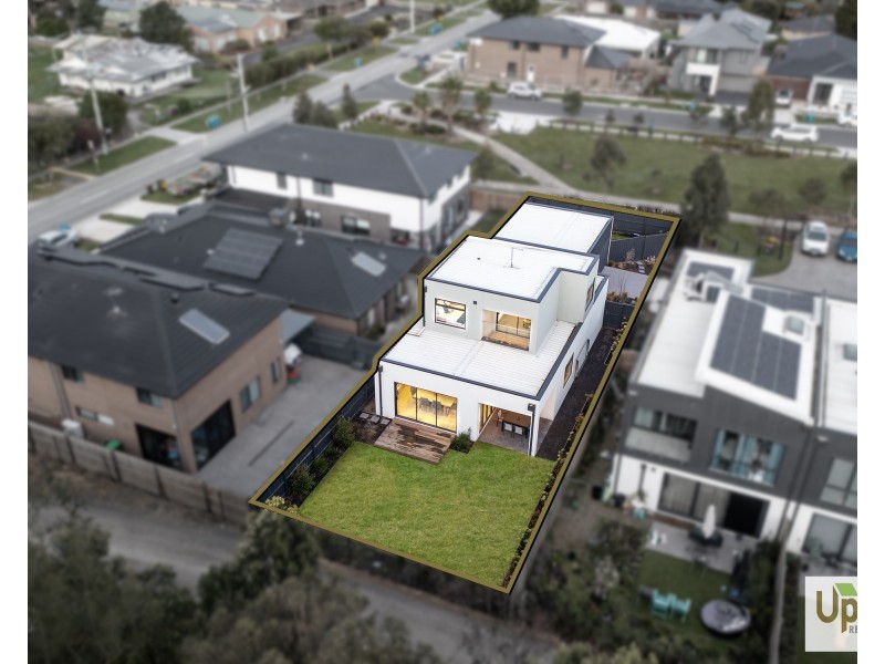 8 Ritz View, Cranbourne North VIC 3977