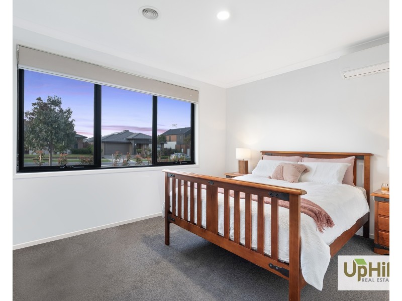 66 Viewbright Road, Clyde North VIC 3978