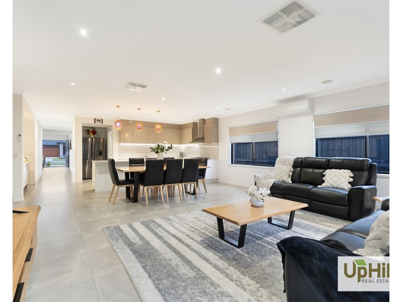 66 Viewbright Road, Clyde North VIC 3978