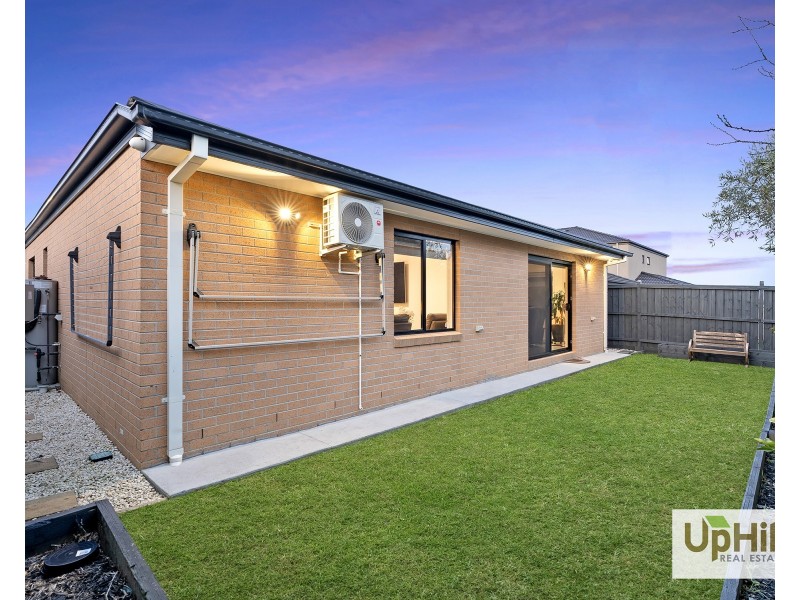 66 Viewbright Road, Clyde North VIC 3978