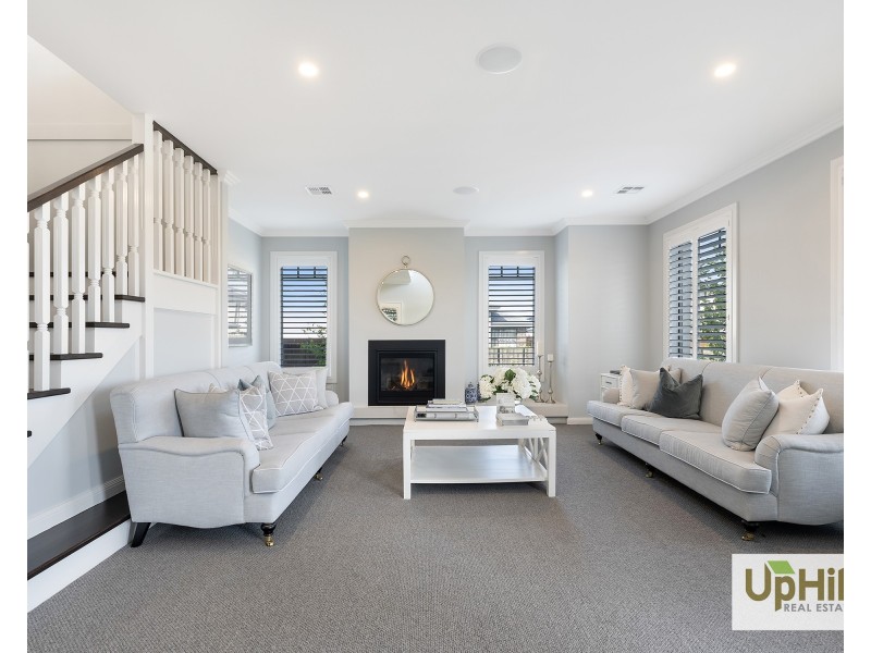 13 Grazing Way, Clyde North VIC 3978