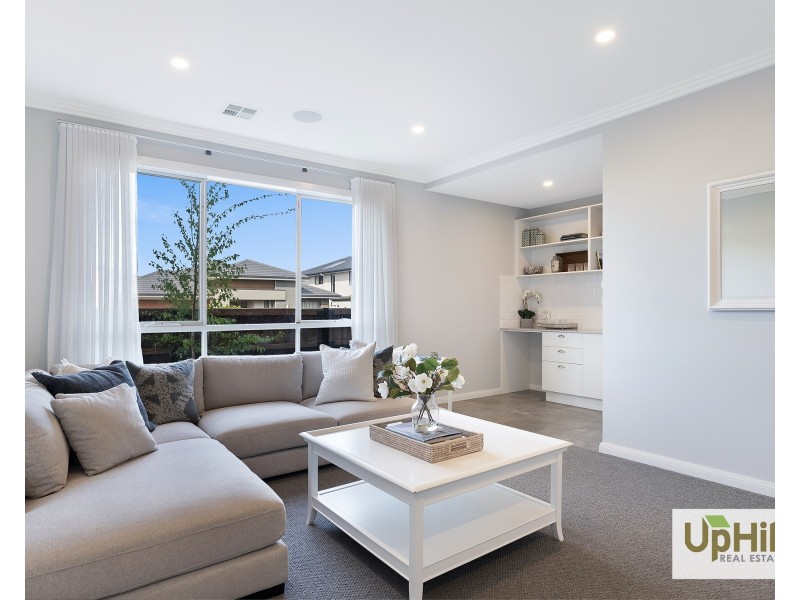 13 Grazing Way, Clyde North VIC 3978