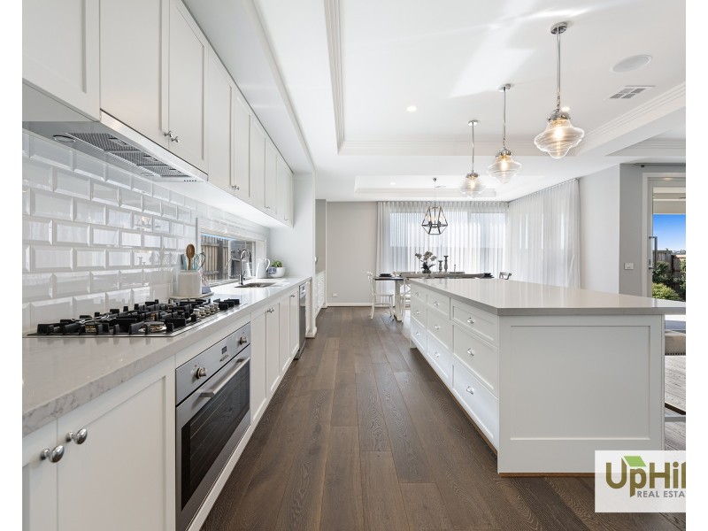 13 Grazing Way, Clyde North VIC 3978