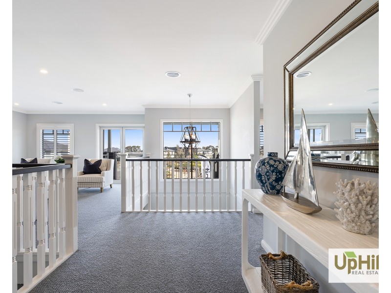 13 Grazing Way, Clyde North VIC 3978