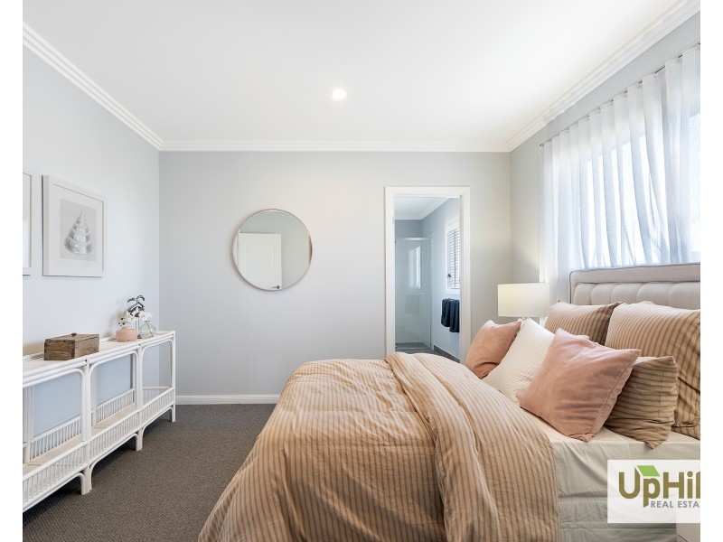 13 Grazing Way, Clyde North VIC 3978