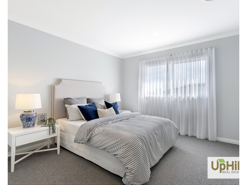 13 Grazing Way, Clyde North VIC 3978