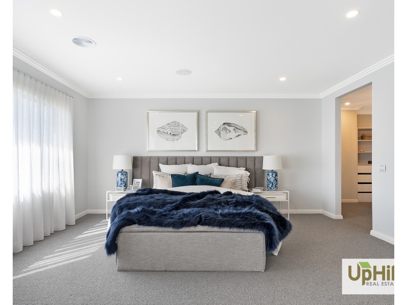 13 Grazing Way, Clyde North VIC 3978