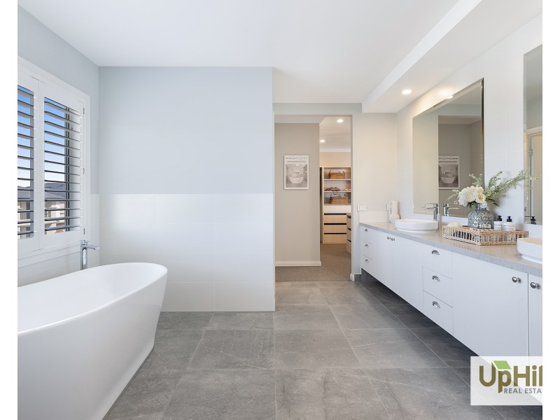 13 Grazing Way, Clyde North VIC 3978