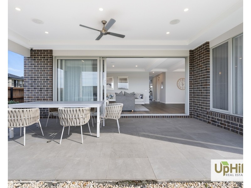 13 Grazing Way, Clyde North VIC 3978