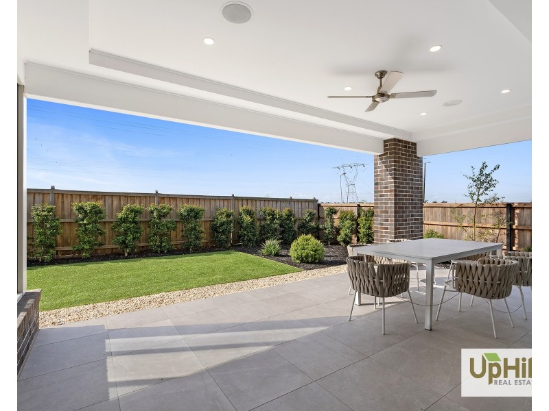 13 Grazing Way, Clyde North VIC 3978