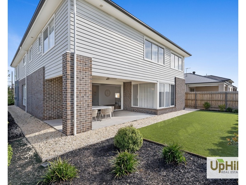 13 Grazing Way, Clyde North VIC 3978