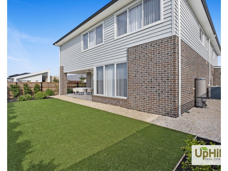 13 Grazing Way, Clyde North VIC 3978