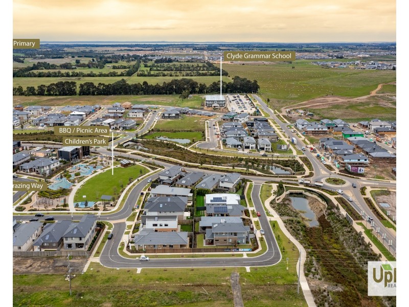 13 Grazing Way, Clyde North VIC 3978