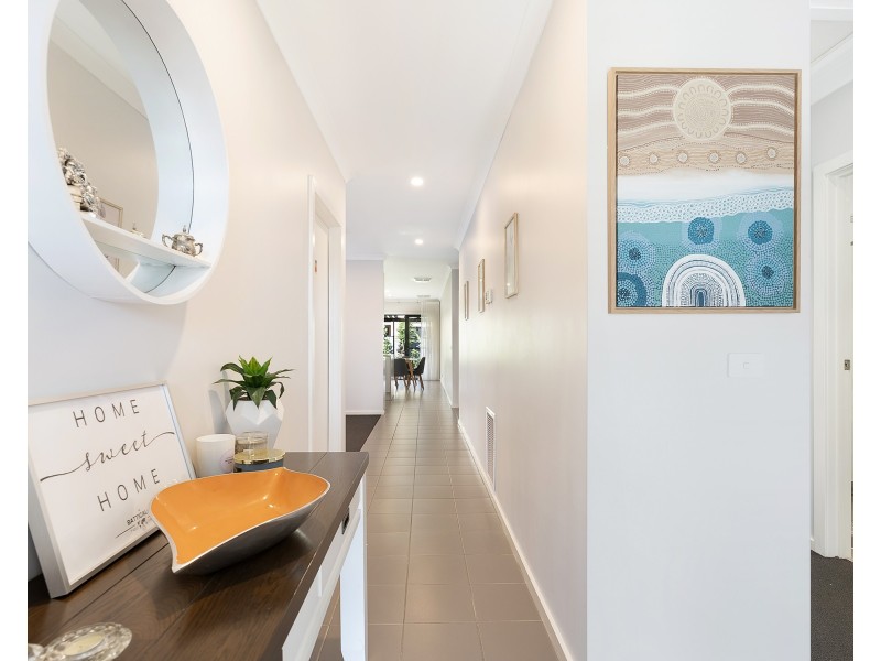 19 Jutland Close, Clyde North VIC 3978