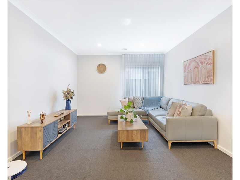 19 Jutland Close, Clyde North VIC 3978