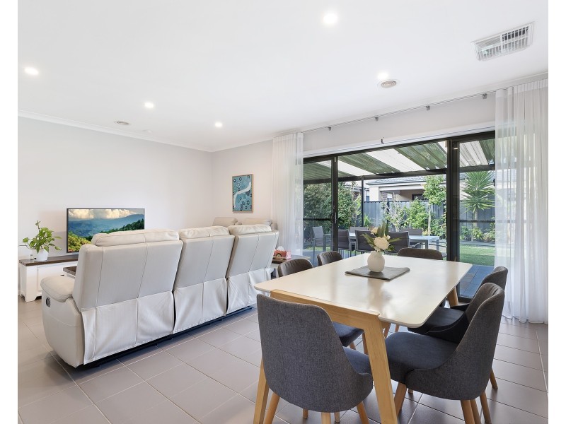 19 Jutland Close, Clyde North VIC 3978