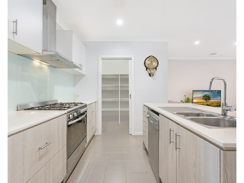 19 Jutland Close, Clyde North VIC 3978