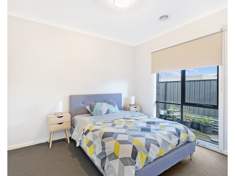 19 Jutland Close, Clyde North VIC 3978