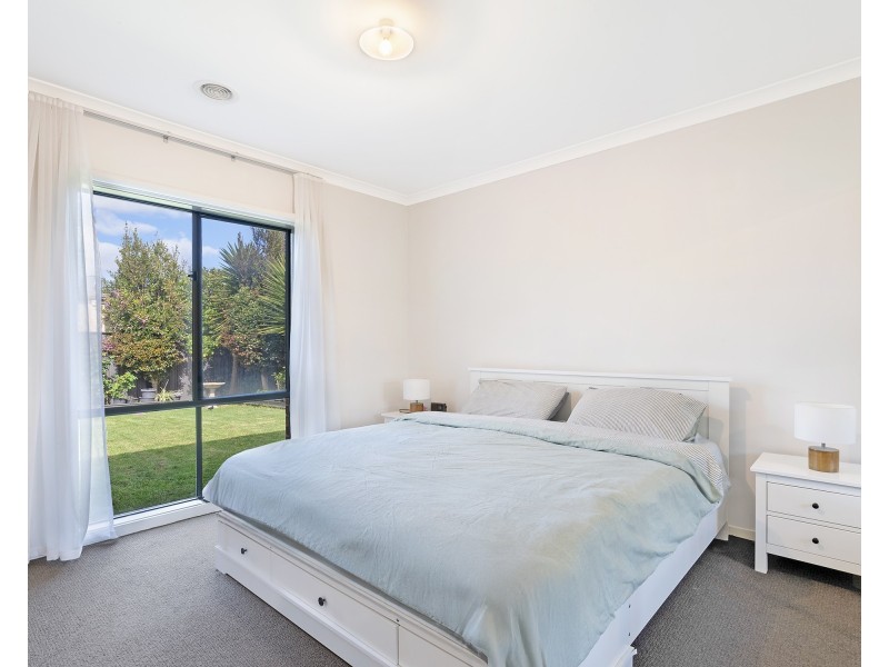 19 Jutland Close, Clyde North VIC 3978