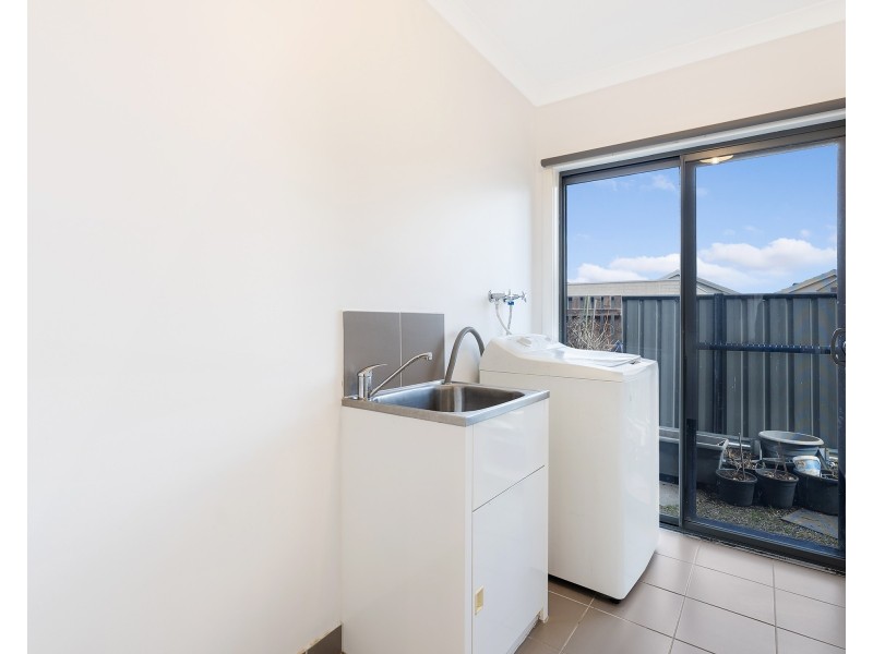 19 Jutland Close, Clyde North VIC 3978