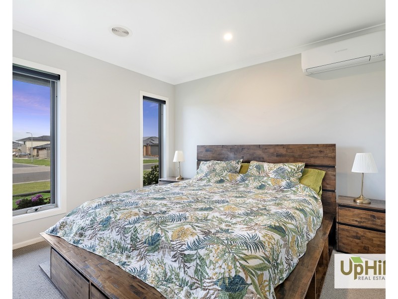 40 Cherokee Parade, Clyde VIC 3978