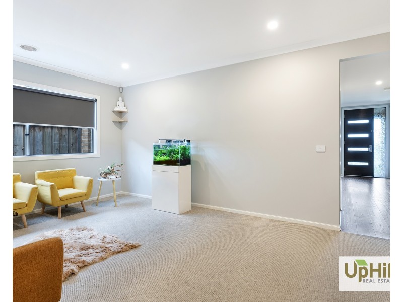 40 Cherokee Parade, Clyde VIC 3978