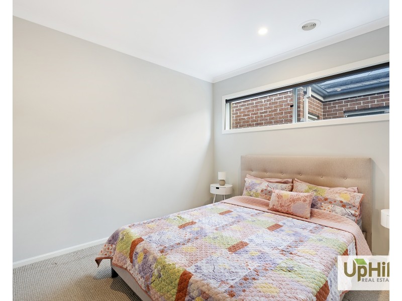 40 Cherokee Parade, Clyde VIC 3978