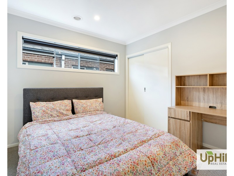 40 Cherokee Parade, Clyde VIC 3978
