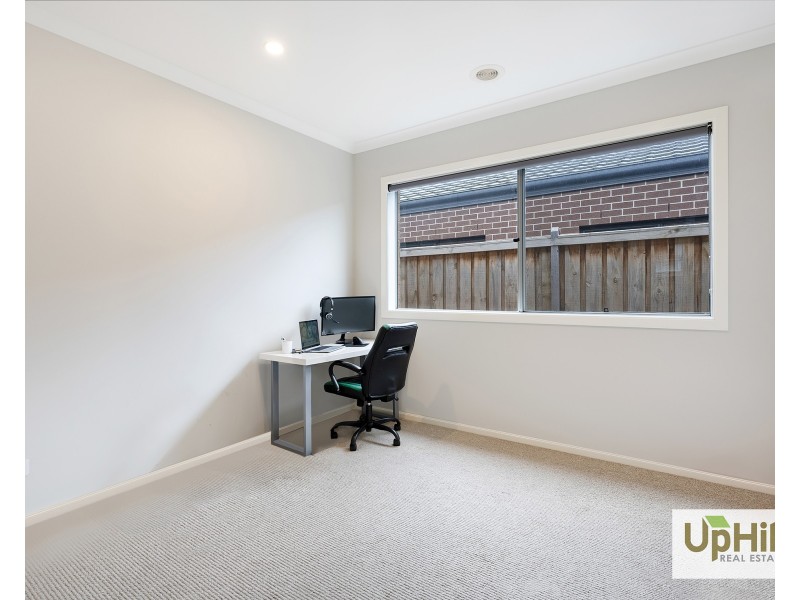 40 Cherokee Parade, Clyde VIC 3978