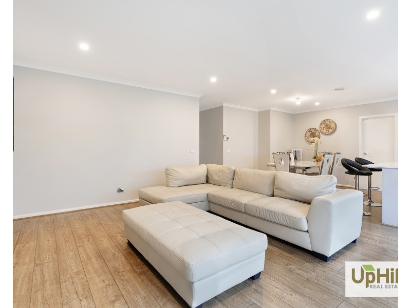 40 Cherokee Parade, Clyde VIC 3978