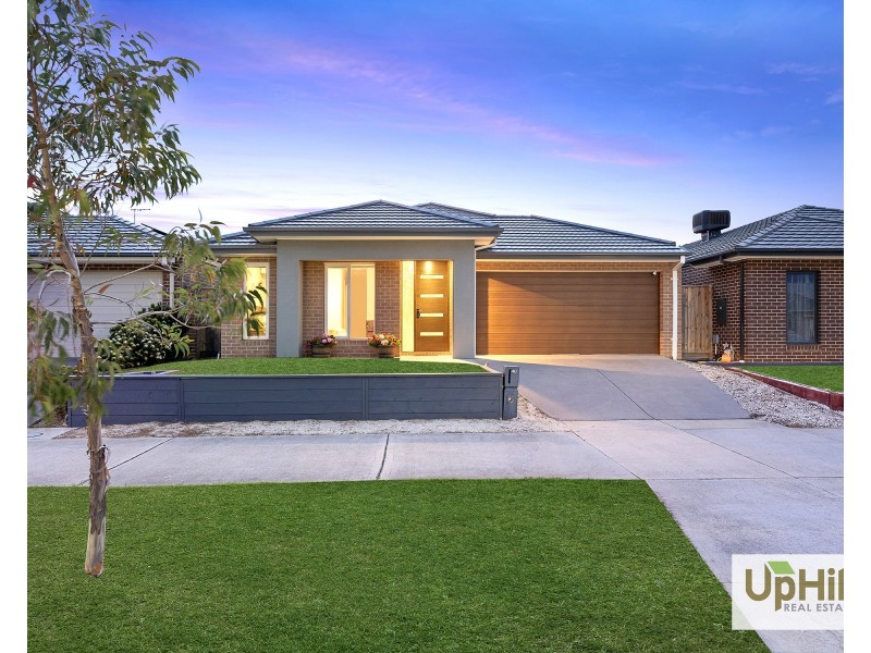 40 Cherokee Parade, Clyde VIC 3978